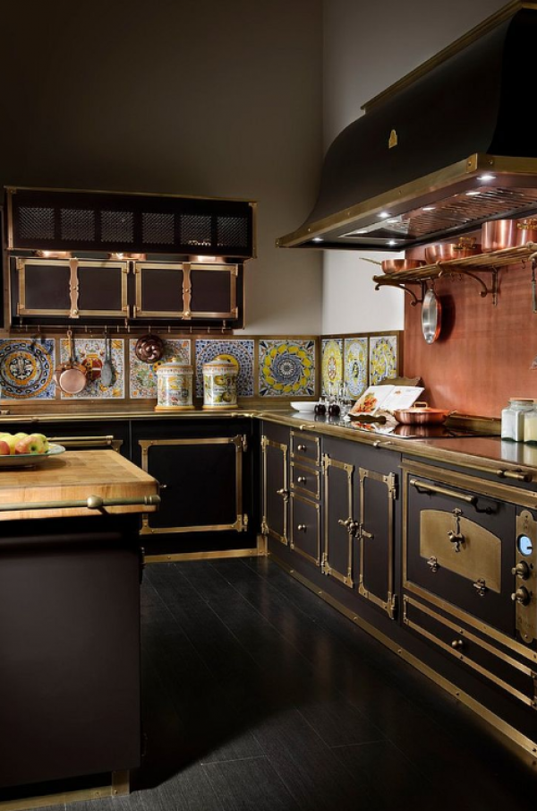 Potongan dekoratif dari perunggu atau kuningan